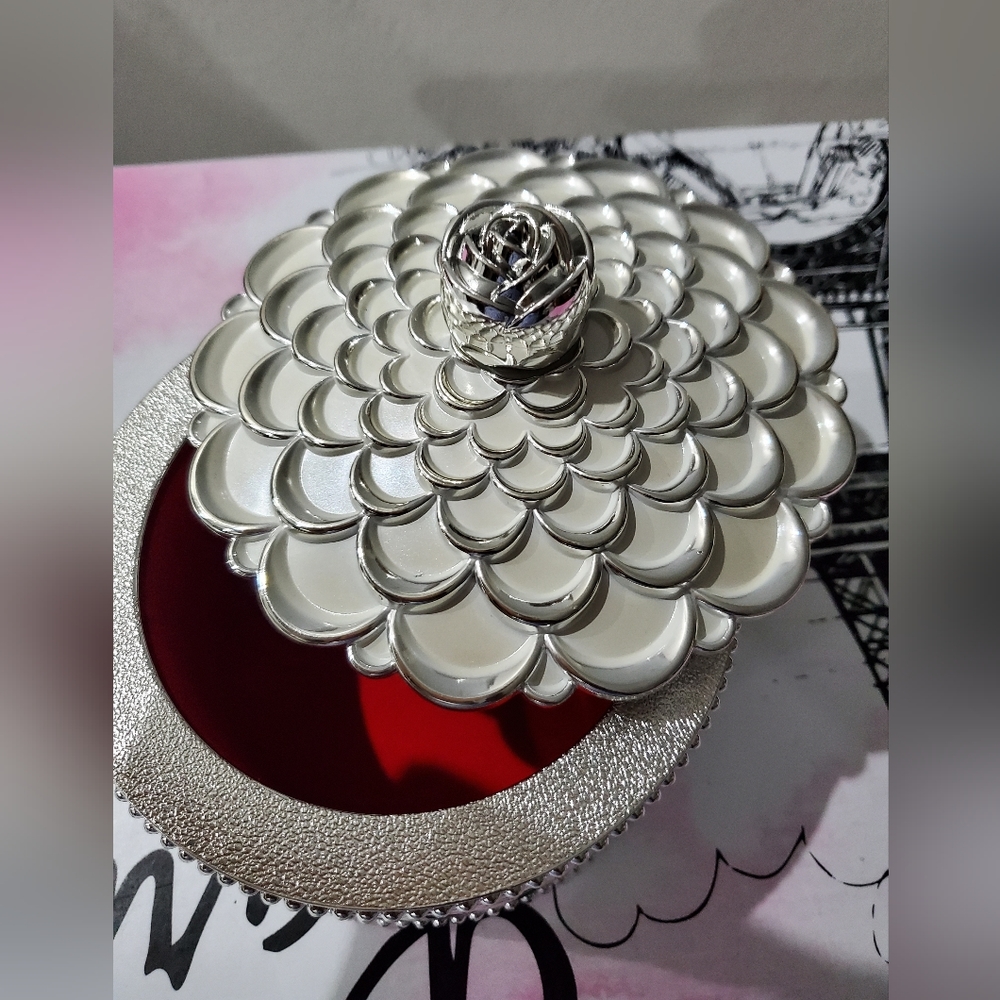 Rose Petals Circle Container
